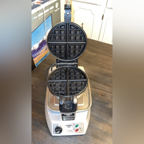 Waring Professional Restaurant WMK300 Belgian Waffle Maker, Brushed Stainless - Picture 3 of 17